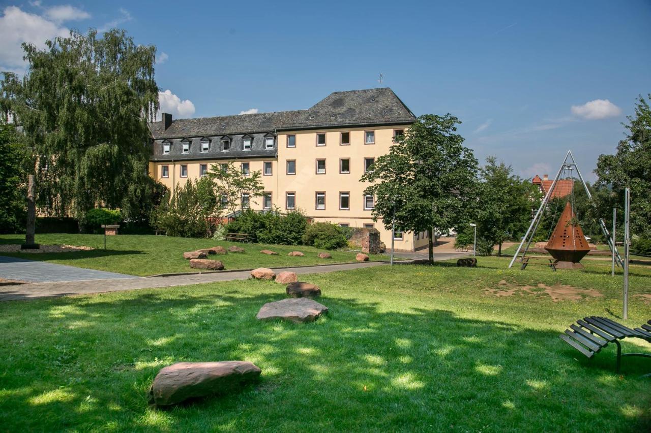 Jugendhaus St. Kilian Hostel Милтенберг Екстериор снимка
